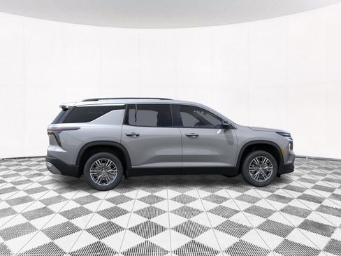 New 2026 Chevrolet Traverse LT w/ Driver Confidence Package AWD/4WD image 11