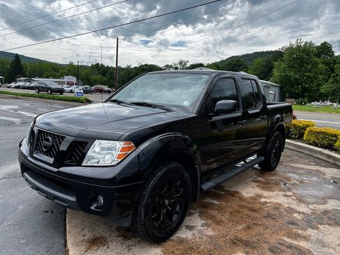 Used 2020 Nissan Frontier SV w/ Midnight Edition Floor Mats AWD/4WD image 2