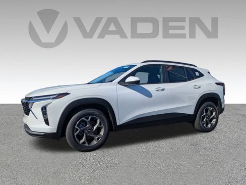 New 2026 Chevrolet Trax LT w/ Driver Confidence Package image 2