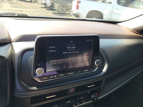 Used 2023 Nissan Rogue SV image 22