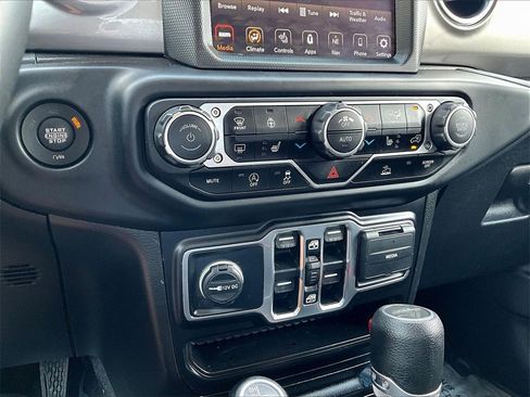 Used 2021 Jeep Gladiator Overland image 24