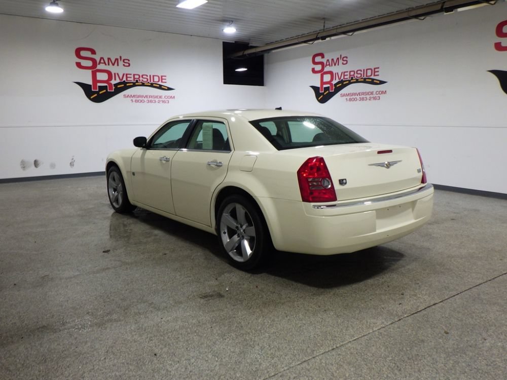 Used 2008 Chrysler 300 Touring RWD image 2