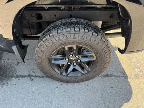 Used 2019 Chevrolet Silverado 1500 LT Trail Boss AWD/4WD image 14