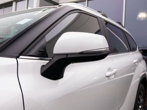 Used 2023 Toyota Highlander L image 8