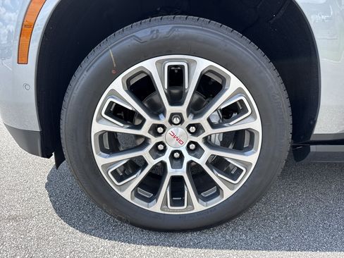 New 2026 GMC Yukon Denali w/ Sun & Power Step Package AWD/4WD image 13