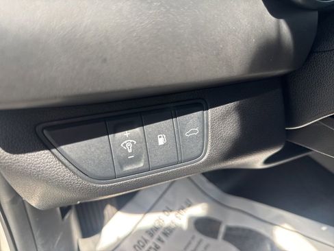 Used 2025 Genesis G70 2.5T AWD/4WD image 19