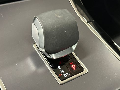 Used 2025 Land Rover Range Rover Velar Dynamic SE image 24