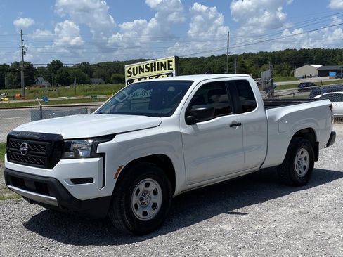 Used 2023 Nissan Frontier S w/ Technology Package RWD image 2