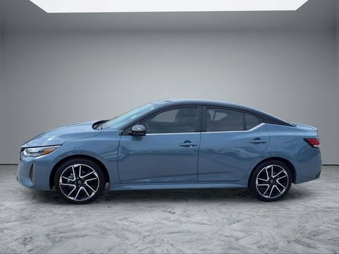 Used 2025 Nissan Sentra SR FWD image 4