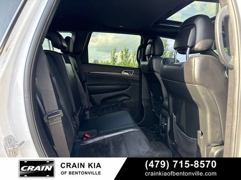 Used 2018 Jeep Grand Cherokee Altitude AWD/4WD image 8