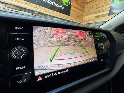 Used 2022 Volkswagen Taos SE image 23