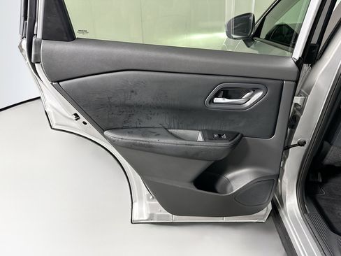 Used 2024 Nissan Rogue SV image 25