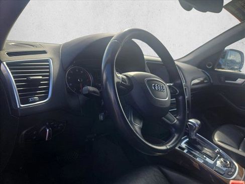 Used 2017 Audi Q5 2.0T Premium Plus w/ Technology Package image 10