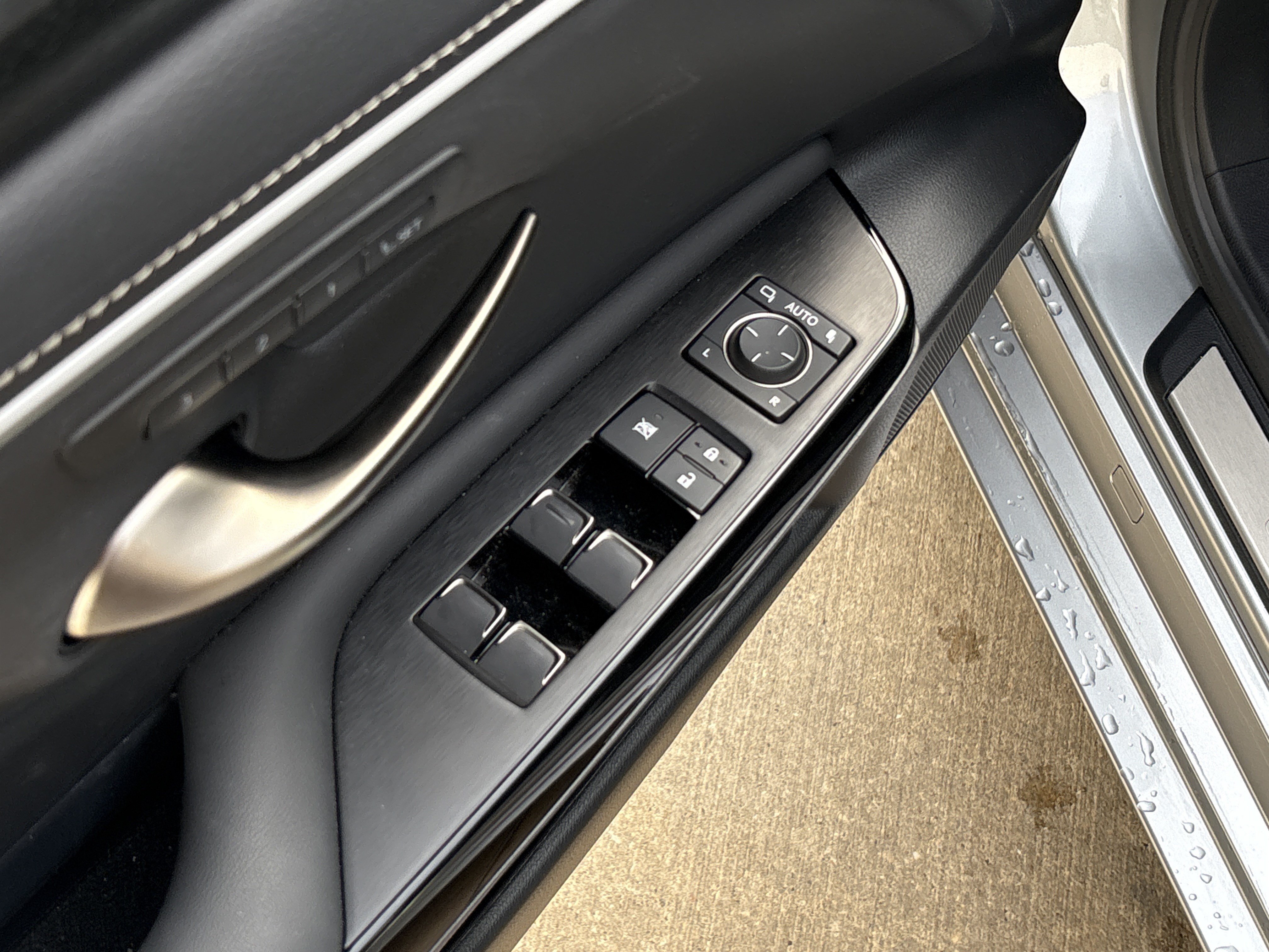 Used 2025 Lexus ES 300h F Sport w/ Accessory Package (Z2) FWD image 15