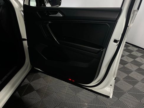 Used 2021 Volkswagen Tiguan SE R-Line image 32