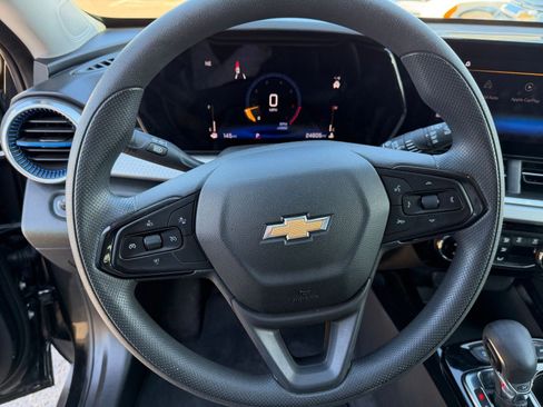 Used 2025 Chevrolet Trax LT image 25