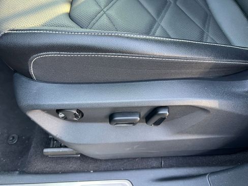 Used 2024 Volkswagen Atlas SE image 22