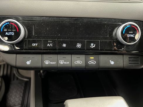 Used 2025 Hyundai Elantra SEL image 46