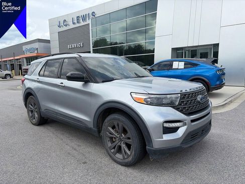 Certified 2022 Ford Explorer XLT w/ Equipment Group 202A RWD image 1