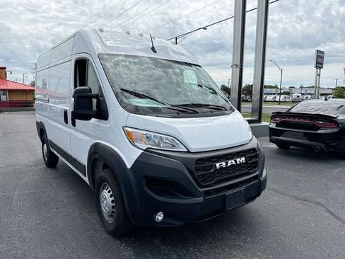 Used 2025 RAM ProMaster 2500 w/ Safety Group FWD image 7
