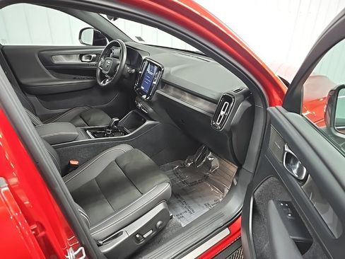 Used 2023 Volvo C40 P8 Recharge Ultimate w/ Protection Package Premier image 16