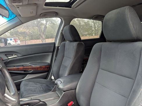 Used 2010 Honda Crosstour EX image 13