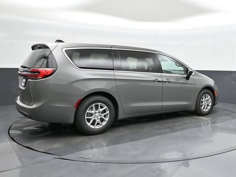 Used 2025 Chrysler Pacifica Select FWD image 22
