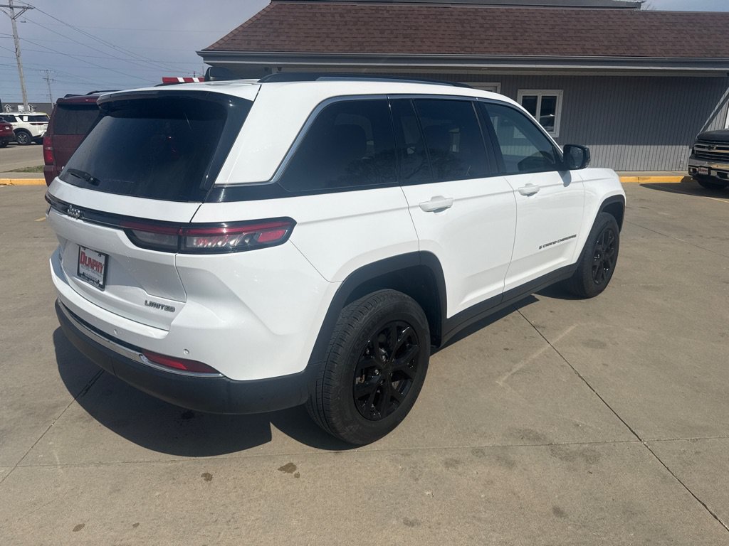 Used 2023 Jeep Grand Cherokee Limited AWD/4WD image 5