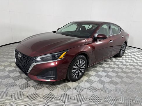 Used 2023 Nissan Altima 2.5 SV w/ SV Premium Package FWD image 9