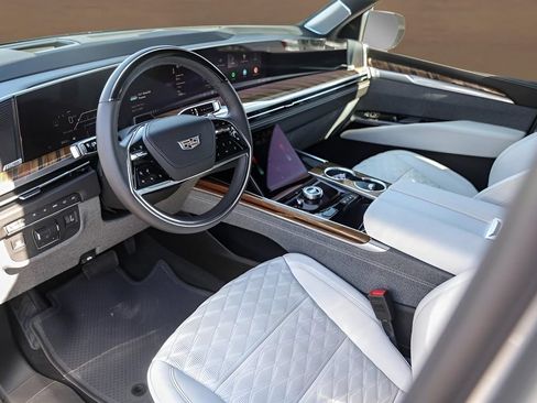 Used 2025 Cadillac Escalade Sport Platinum w/ LPO, Floor Liner Package AWD/4WD image 10