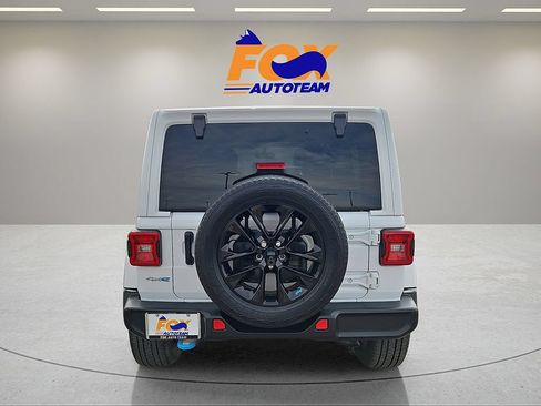 Used 2022 Jeep Wrangler Unlimited Sahara AWD/4WD image 4