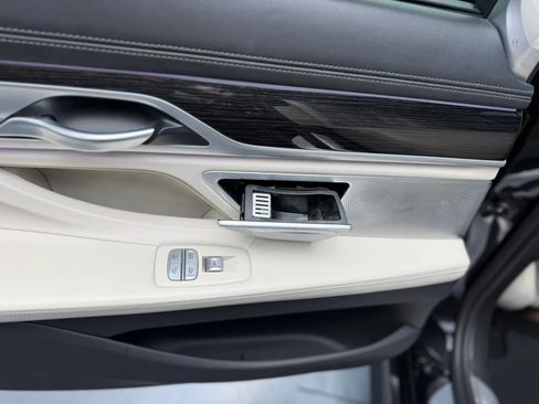 Used 2019 BMW 750i xDrive w/ Executive Package AWD/4WD image 39