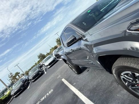 Used 2025 Toyota Tacoma TRD Sport AWD/4WD image 4