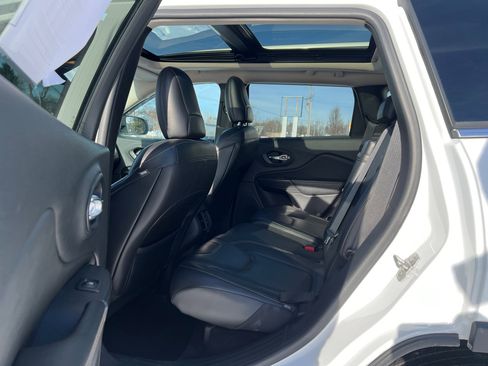 Used 2016 Jeep Cherokee Limited image 36