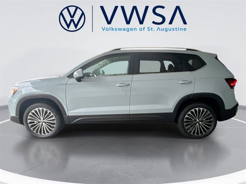 New 2026 Volkswagen Taos SE image 4