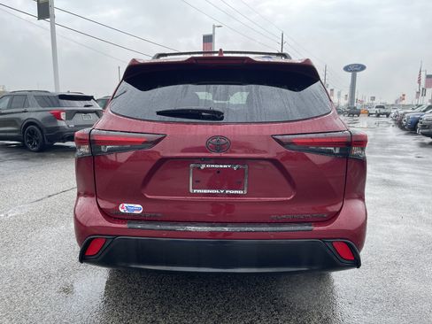 Used 2024 Toyota Highlander Platinum image 3
