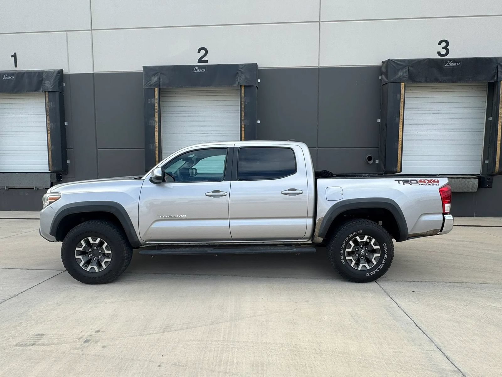 Used 2016 Toyota Tacoma TRD Off-Road w/ Towing Package AWD/4WD image 2