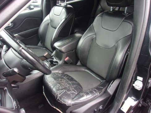 Used 2019 Jeep Cherokee Latitude Plus image 9