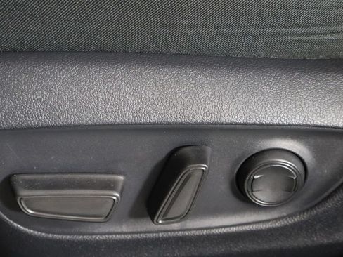 Used 2025 Toyota RAV4 XLE FWD image 23