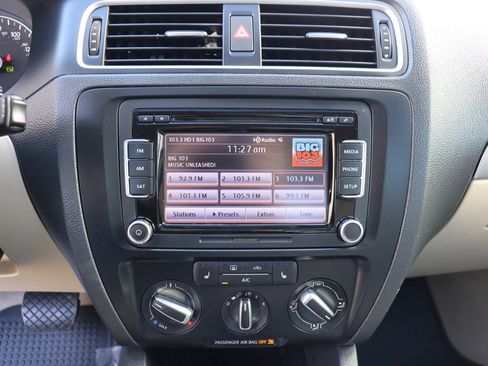 Used 2014 Volkswagen Jetta SE image 32