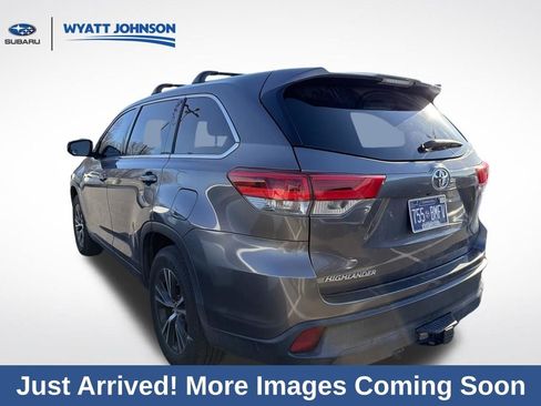 Used 2018 Toyota Highlander LE image 8