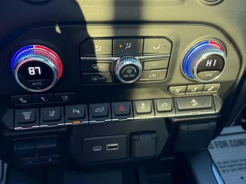 Used 2021 GMC Sierra 2500 Denali w/ Denali Ultimate Package image 18