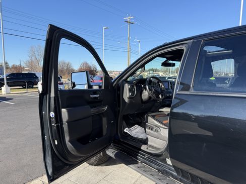 Used 2021 GMC Sierra 2500 AT4 w/ AT4 Preferred Package image 11