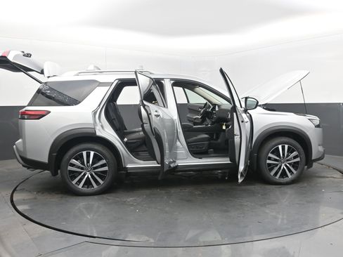 New 2025 Nissan Pathfinder Platinum image 47