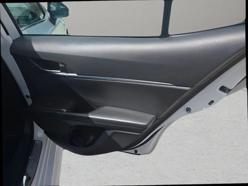 Used 2024 Toyota Camry SE image 18