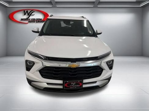 Used 2024 Chevrolet TrailBlazer LT w/ LT Cold Weather Package FWD image 2