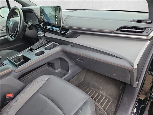Used 2023 Toyota Sienna XSE image 23