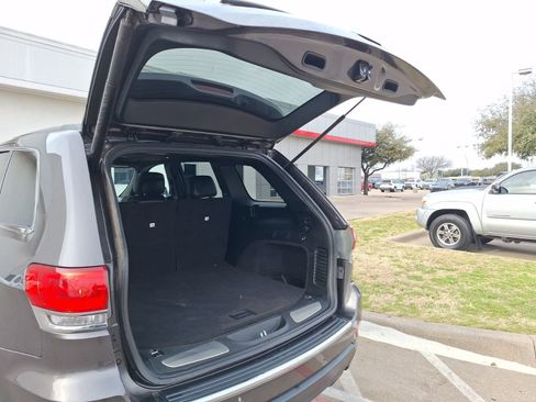Used 2018 Jeep Grand Cherokee Limited image 37