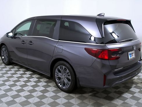 New 2026 Honda Odyssey Touring image 9