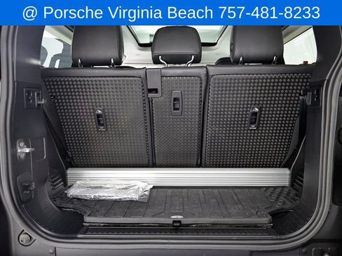 Used 2023 Land Rover Defender 90 S image 25